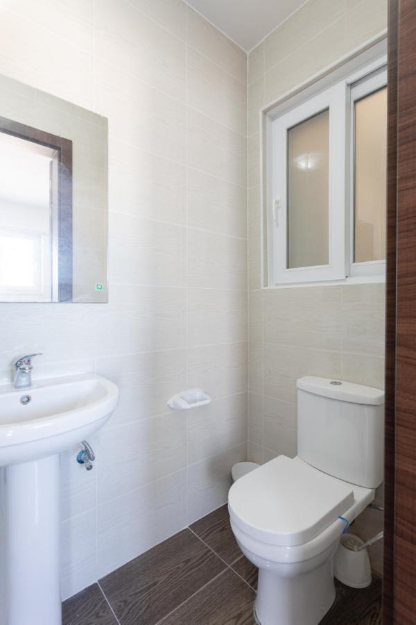 F5 Room 1, Private Double Room With Private Bathroom And Balcony In Shared Flat ムサイダ エクステリア 写真